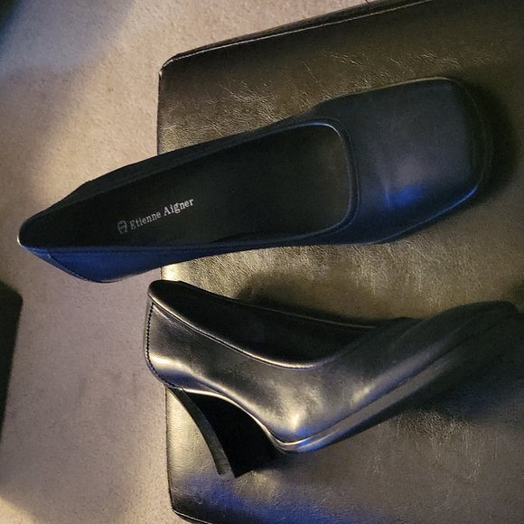 Women shoes - Picture 1 of 4